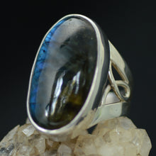 Load image into Gallery viewer, Labradorite Gemstone Art Nouveau Sterling Silver Ring