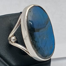 Load image into Gallery viewer, Labradorite Gemstone Art Nouveau Sterling Silver Ring