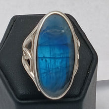 Load image into Gallery viewer, Labradorite Gemstone Art Nouveau Sterling Silver Ring