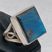 Load image into Gallery viewer, Labradorite Gemstone Art Nouveau Sterling Silver Ring