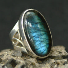 Load image into Gallery viewer, Labradorite Gemstone Art Nouveau Sterling Silver Ring